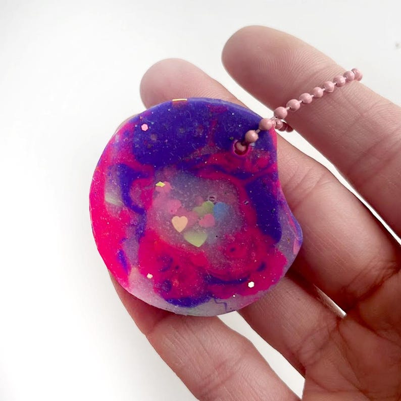 Wavy Fidget Keychain - Purple, Pink & Transparent - With Hearts - Glow ...