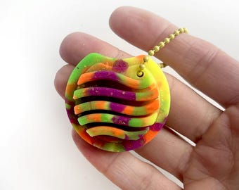 Gewellter Fidget Schlüsselanhänger - Lila, Orange, Gelb & Grün - Glow-in-the-Dark handgemachter Silikon Fidget