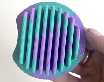 B-Ware – Handgefertigter Silikon Fidget – 30% Rabatt – Einzelstück - Nachleuchtend - Design: Stripes Extra Long