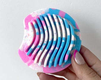 Gewellt - handgemachte Silikon Fidget das im Dunkeln leuchtet - Pink, Blau & Weiß - mit Glitter