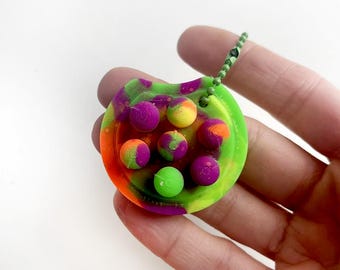 Drops Fidget Schlüsselanhänger - Lila, Grün & Gelb - Glow-in-the-Dark Silikon Schlüsselanhänger