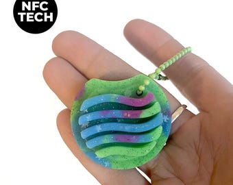 Smart Schlüsselbund Schlüsselanhänger mit NFC technologie - Gewellt - Lila, Blau & Grün - Glow-in-the-Dark Handmade Silikon Fidget