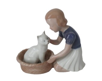 【保管品】B&G BING&GRONDAHL フィギュリン　少女　猫　1779 Only one Drop, Girl with Cat drinking milk, Bing & Grondahl