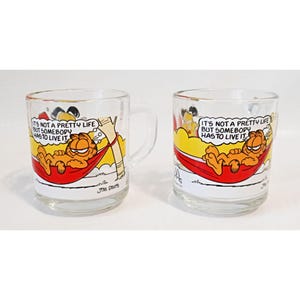 2 Vintage Garfield McDonald&#39;s Collector Series Clear Glass Handled Mugs