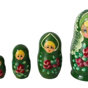 Vintage Russian Nesting Dolls 5 Piece