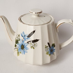 Vintage Sadler Teapot Blue Flower 5 Cup  England Tea Pot