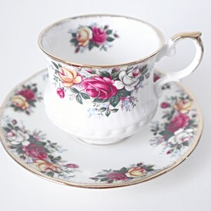 Vintage Queen&#39;s Teacup and Saucer Country Roses Cup English Bone China Tea Cup