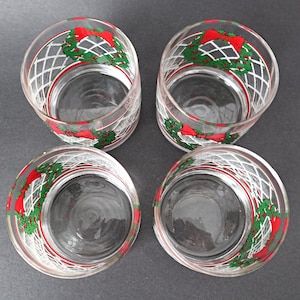 4 Vintage Christmas Wreaths Drinking Glasses Libbey Tumblers Lowball Barware image 4