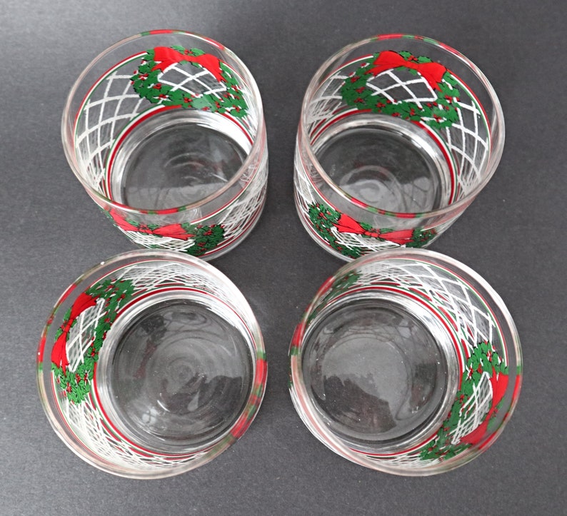 4 Vintage Christmas Wreaths Drinking Glasses Libbey Tumblers Lowball Barware image 4