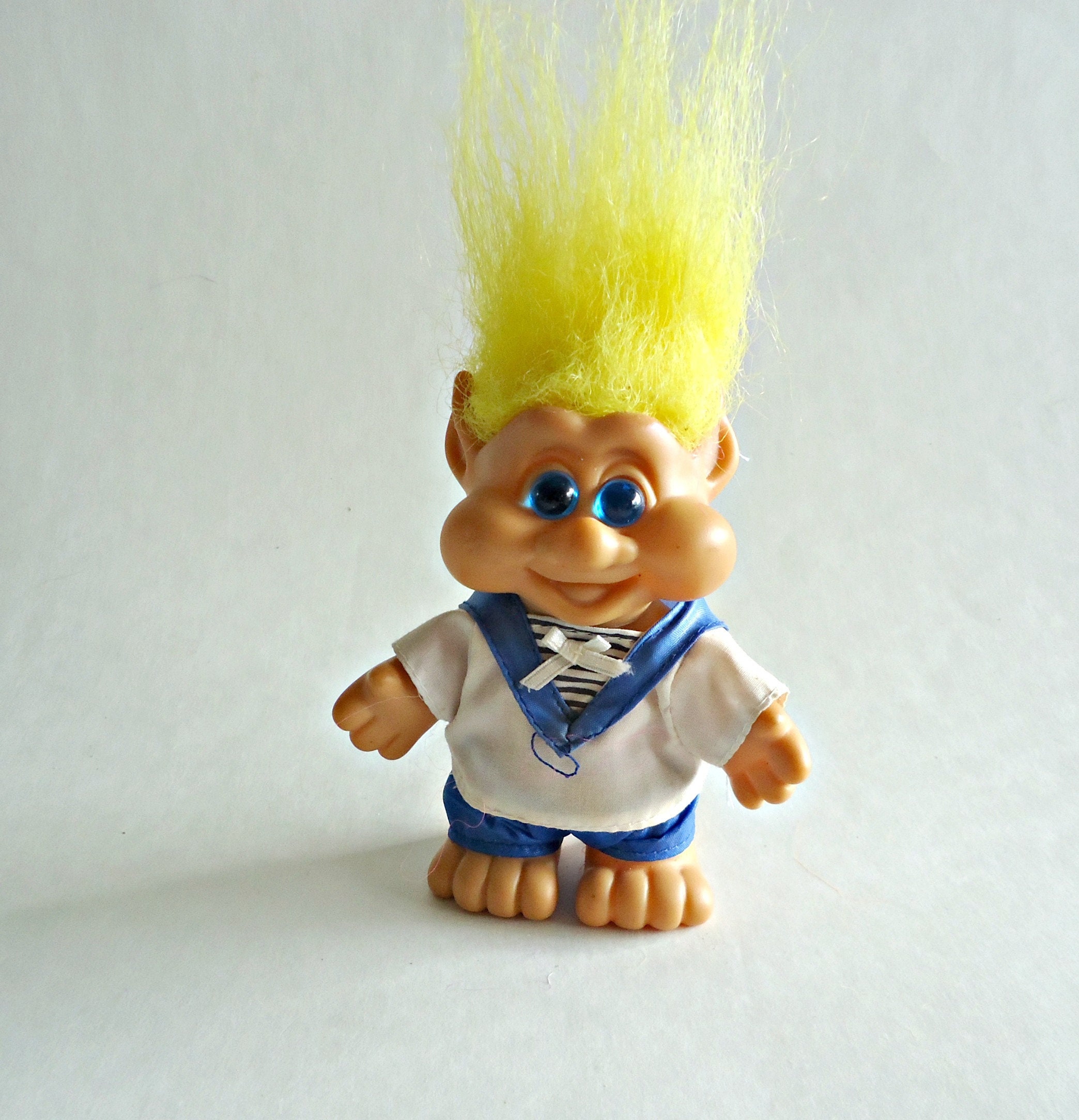 troll with yellow hair