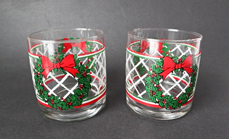 4 Vintage Christmas Wreaths Drinking Glasses Libbey Tumblers Lowball Barware image 3
