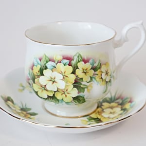 Royal Albert Tea Cup and Saucer Yellow Flower Floral Vintage Teacup