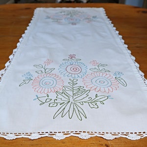 Embroidered Table Runner Floral Table Topper  Vintage Linens  V46