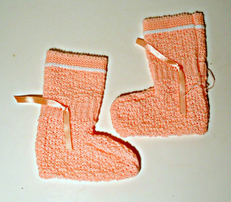 Vintage Pink Baby Knitted Sweater Booties and Cap Infant Sweater 1970/'s Mint in the Box