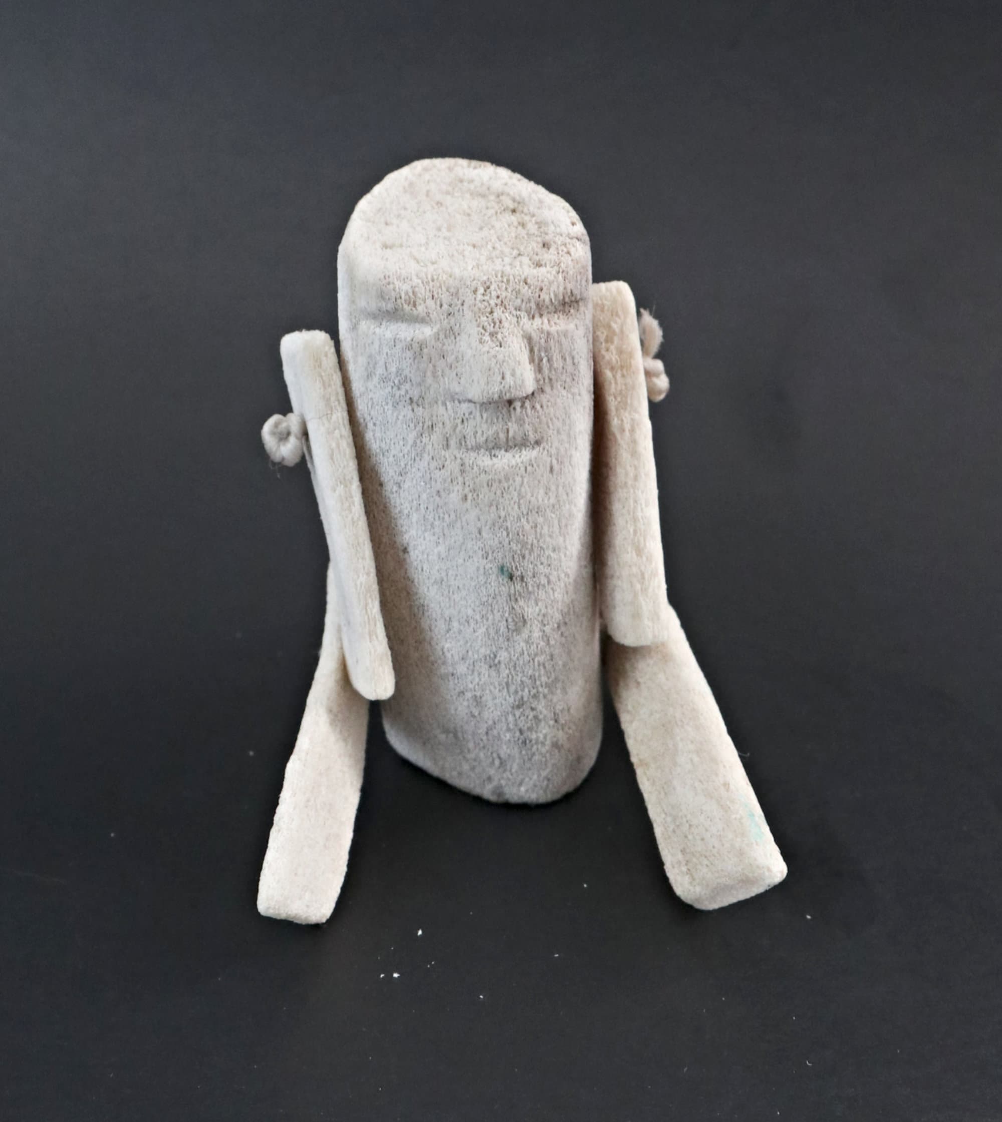 ヴィンテージ イヌイット彫刻 カリブー骨関節彫刻 ミニドール - Etsy 日本