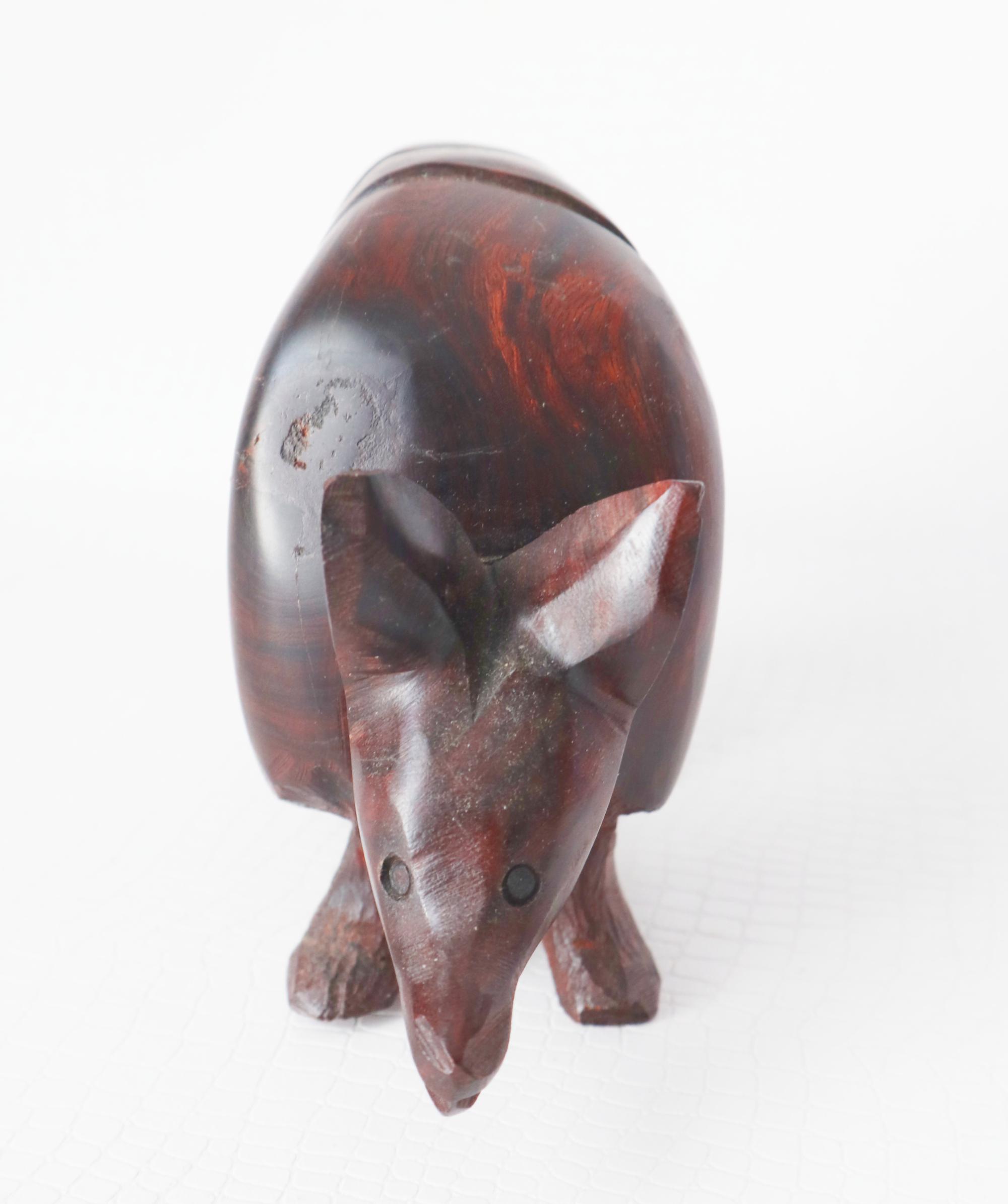 彫刻された木製アルマジロ ヴィンテージ木製砂漠アイアンウッド彫刻