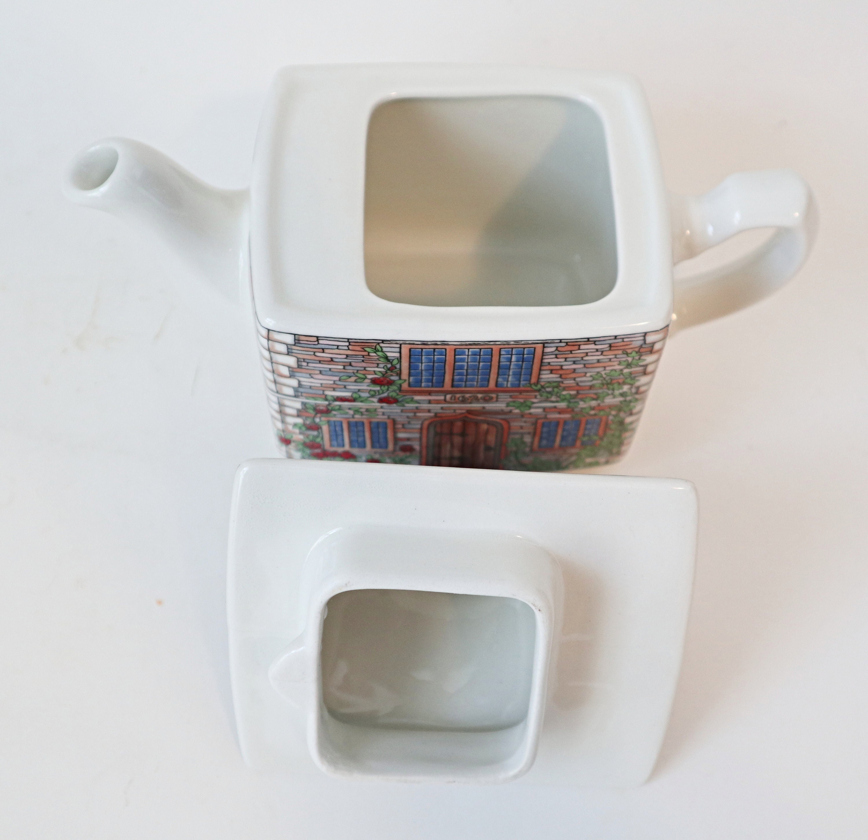 Vintage Sadler English Country Houses 17th Century Cottage Teapot 