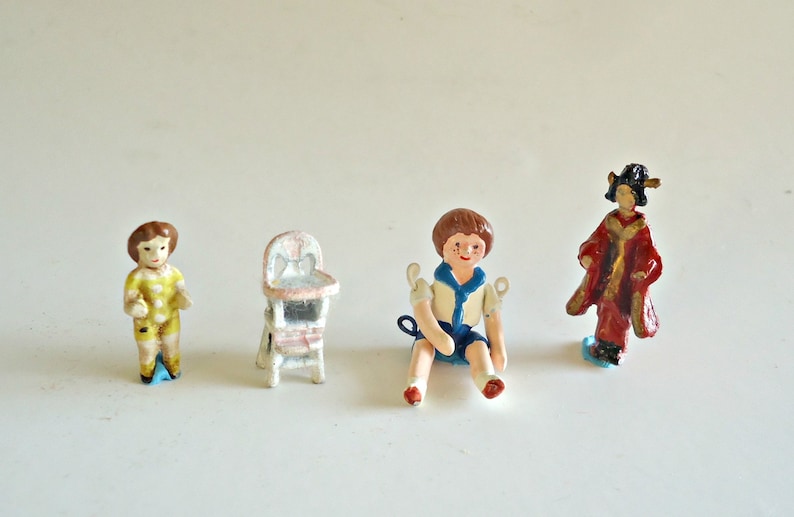 dollhouse figurines
