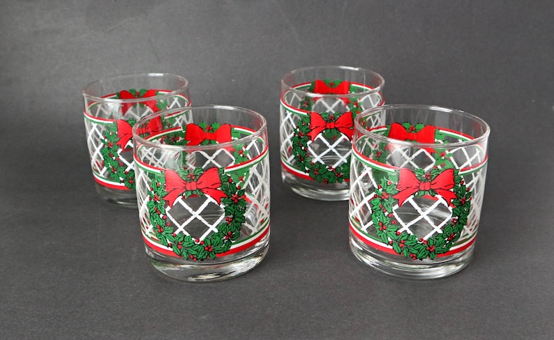4 Vintage Christmas Wreaths Drinking Glasses Libbey Tumblers Lowball Barware image 1