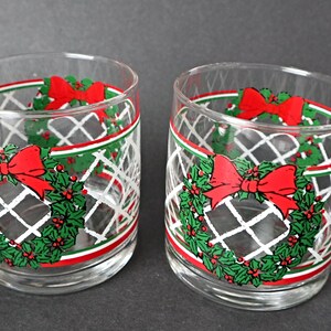 4 Vintage Christmas Wreaths Drinking Glasses Libbey Tumblers Lowball Barware image 2