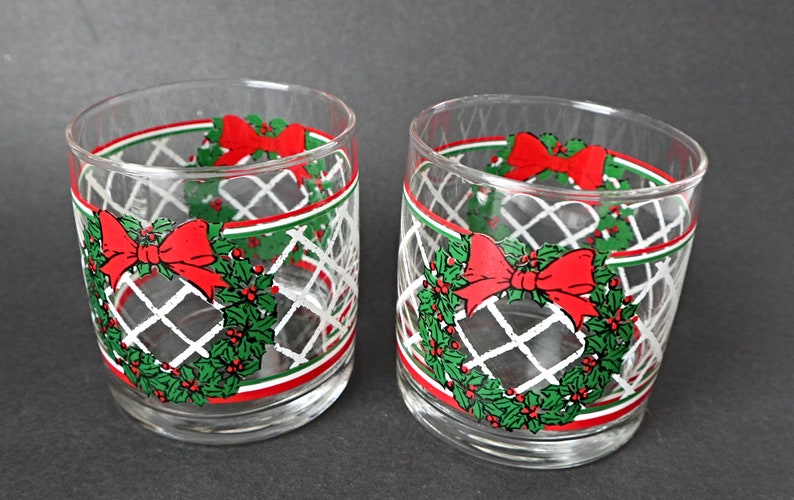 4 Vintage Christmas Wreaths Drinking Glasses Libbey Tumblers Lowball Barware image 2