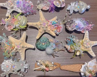 手作りの海の貝殻ヒトデヘアクリップ - ビーチウェディングマーメイドヘアアクセサリーパールとクリスタル付き手作りヘアピン、彼女へのギフト