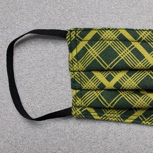 Green plaid print 100% cotton pleated mask, removable nose wire, elastic straps
