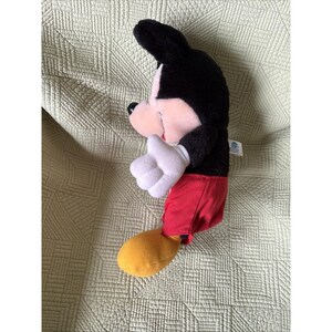 Een vintage Mickey Mouse Disney van Hasbro 15" rood wit zwart pluche knuffeldier afbeelding 7