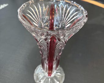 Jarrón antiguo de cristal transparente y color arándano, 24 cm x 10 cm.