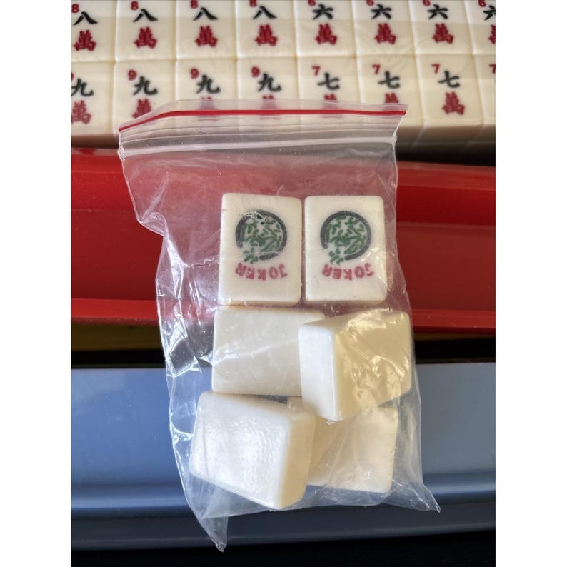 GRA MAHJONG 4 półki z pleksiglasu 160 białych (kolorowych) płytek 6 etui na jokery NOWOŚĆ zdjęcie 5