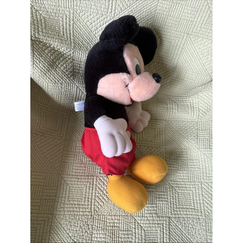 Een vintage Mickey Mouse Disney van Hasbro 15" rood wit zwart pluche knuffeldier afbeelding 8