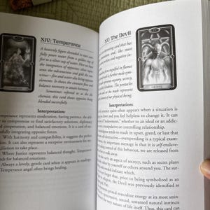EASY TAROT : Learn to Read the Cards Once and for All ! Cards , Book & Layout image 5