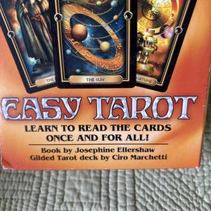 EASY TAROT : Learn to Read the Cards Once and for All ! Cards , Book & Layout image 2