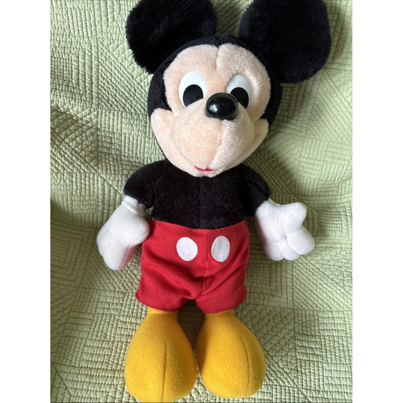 Een vintage Mickey Mouse Disney van Hasbro 15" rood wit zwart pluche knuffeldier afbeelding 3