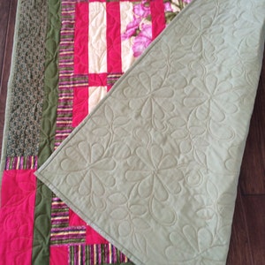 Garden Trellis Large Throw Quilt image 3