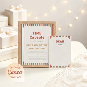 Könnte beinhalten: Ein Holzrahmenschild und eine passende Karte mit einem bunten gestreiften Rand. Das Schild trägt die Aufschrift: TIME Capsule TO BE OPENED ON CASEY'S 18TH BIRTHDAY 13TH JUNE, 2042. Die Karte trägt die Aufschrift: DEAR CASEY. Beide Artikel haben einen weißen Hintergrund mit rotem, blauem und grünem Text.