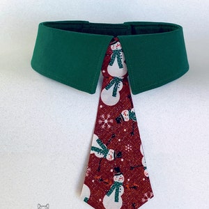 Detachable Sparkly Snowmen on Dark Red Background Detachable Dog Tie or Bow Tie, Winter Snowmen Dog Necktie, Your Choice of Collar Color image 1