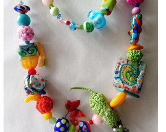 Gioielli unici con gatti e topi, perline di vetro avvolte a mano, un regalo per lei, collana in vetro di Murano