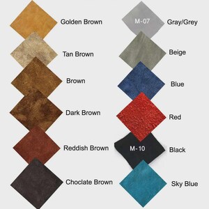Op de afbeelding: Een kleurenkaart met ruitvormige stalen in verschillende tinten. De kaart bevat bruintinten zoals goudbruin, tan bruin en chocoladebruin, naast grijs, beige, blauw, rood, zwart en hemelsblauw. Elke kleur is voorzien van een naam.