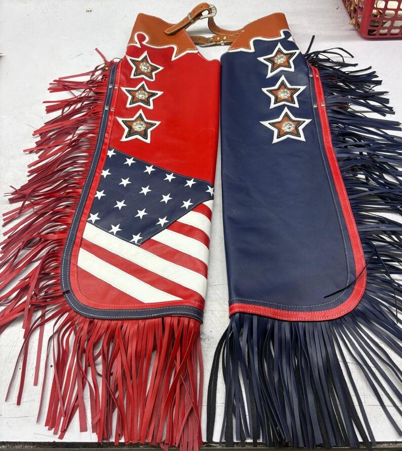 Handgemaakte patriottische leren rodeochaps: Amerikaanse vlag, sterren en franje afbeelding 2