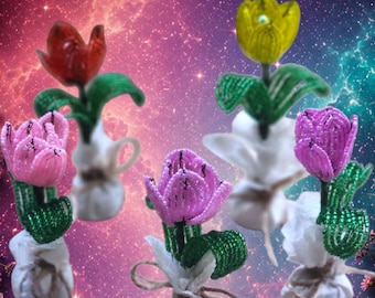 Decorazione floreale con perline fatta a mano - Scultura con perline francesi - Sacchetto con petali pixel di tulipani FaeMoon