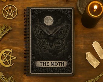 Notatnik Tarota Moth: Gotycki dziennik w oprawie papierowej dla mistyków