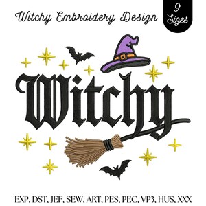 Op de afbeelding: Een borduurontwerp met het woord Witchy in zwarte gotische letters, een paarse heksenhoed met een oranje band, een bruine bezemsteel, twee zwarte vleermuizen en gele sterren. Tekst Witchy Embroidery Design en 9 Sizes.