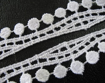 2 yard  WHITE VINTAGE  LACE   -