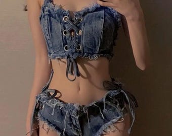 Ensemble Rave en denim effet vieilli - Crop top lacé et short à nouer sur le côté