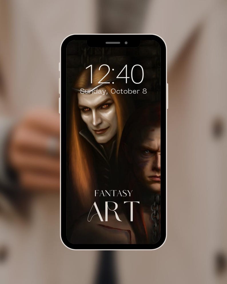 Op de afbeelding: Een smartphone toont een fantasy art wallpaper met twee figuren. E&eacute;n heeft lang oranje haar en rode ogen, de ander een strenge uitdrukking. De tijd is 12:40 uur op zondag 8 oktober. De woorden "FANTASY ART" worden weergegeven.
