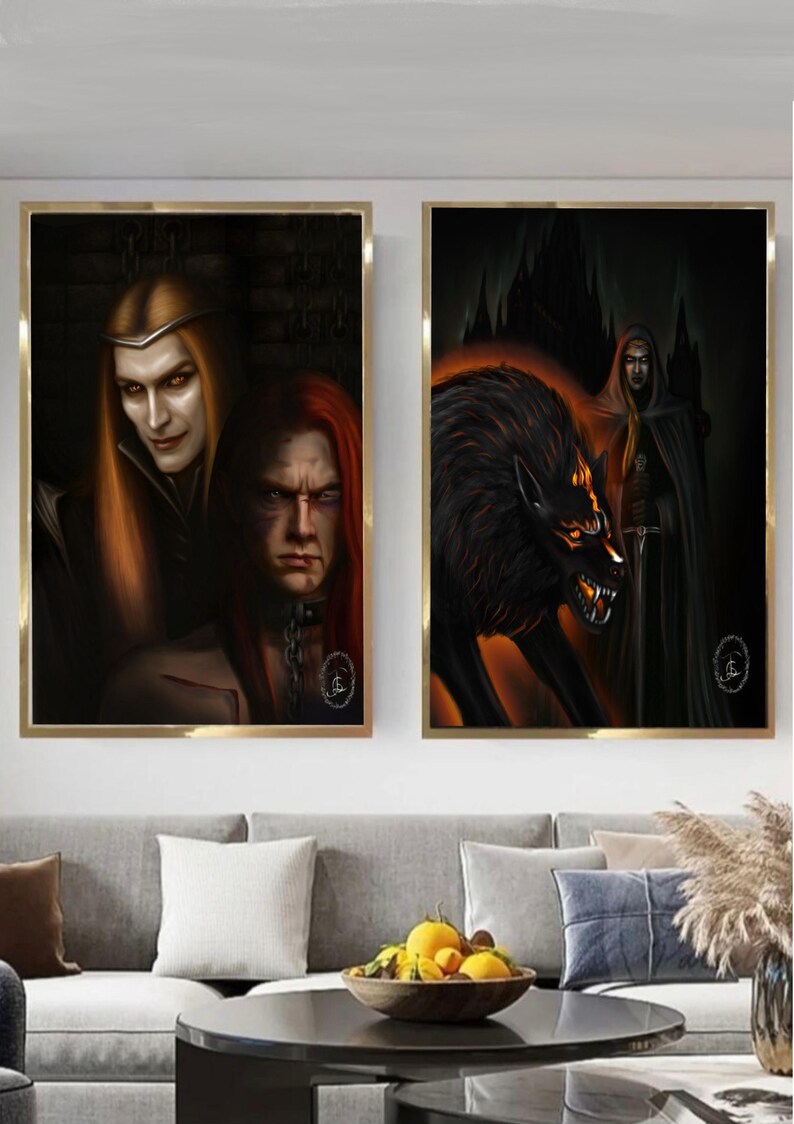 Op de afbeelding: Twee ingelijste fantasy-kunstprints. E&eacute;n toont twee figuren met lang haar, &eacute;&eacute;n met een zilveren kroon. De andere toont een grommende wolf met gloeiende ogen en een figuur met een capuchon met een zwaard. Beide zijn donker en dramatisch.
