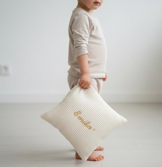 Handgefertigtes Babykissen mit Innenfutter, Reißverschluss & Namensstickerei, Personalisiert mit Name