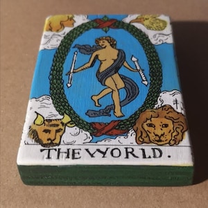 Bloque de madera pintado a mano, El mundo de las cartas del tarot de Rider-Waite-Smith, arte original hecho a mano a medida, placa de pared, regalo mágico,