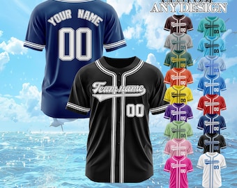 Puede incluir: Una camiseta de béisbol azul marino con "YOUR NAME" y el número "00" en la espalda. Una camiseta negra con "Team name" y "00" está al frente. La imagen también muestra varias camisetas de colores. El texto dice "CUSTOM ANY DESIGN" y "Custom Jerseys for Kids, Adults & Teams - All Sizes Available!"